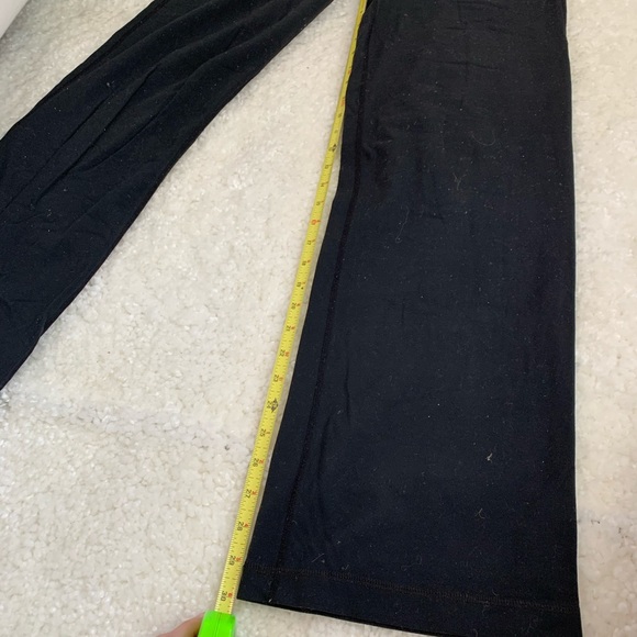 Lululemon Wunder Under Sweatpants - size 6 - Picture 4 of 5